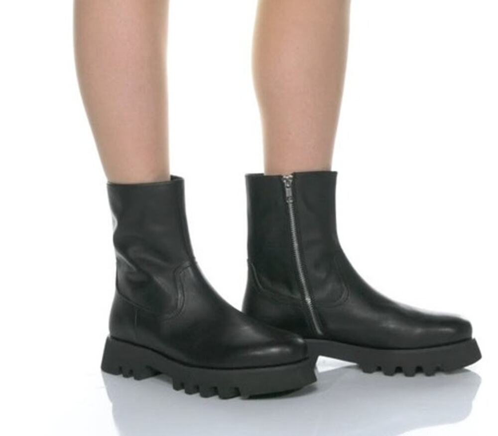 Tony Bianco ISA Blackcomo Leather Lug Sole Boot Sz 7